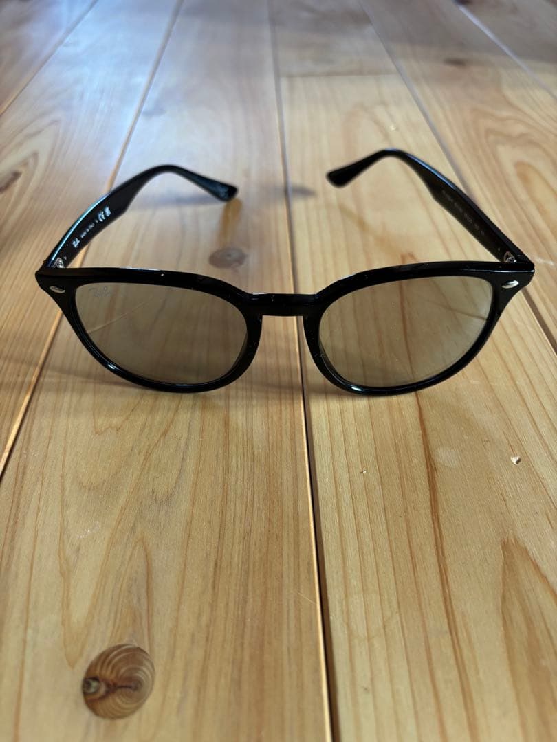 レイバン　RB4259-F ライトグレー