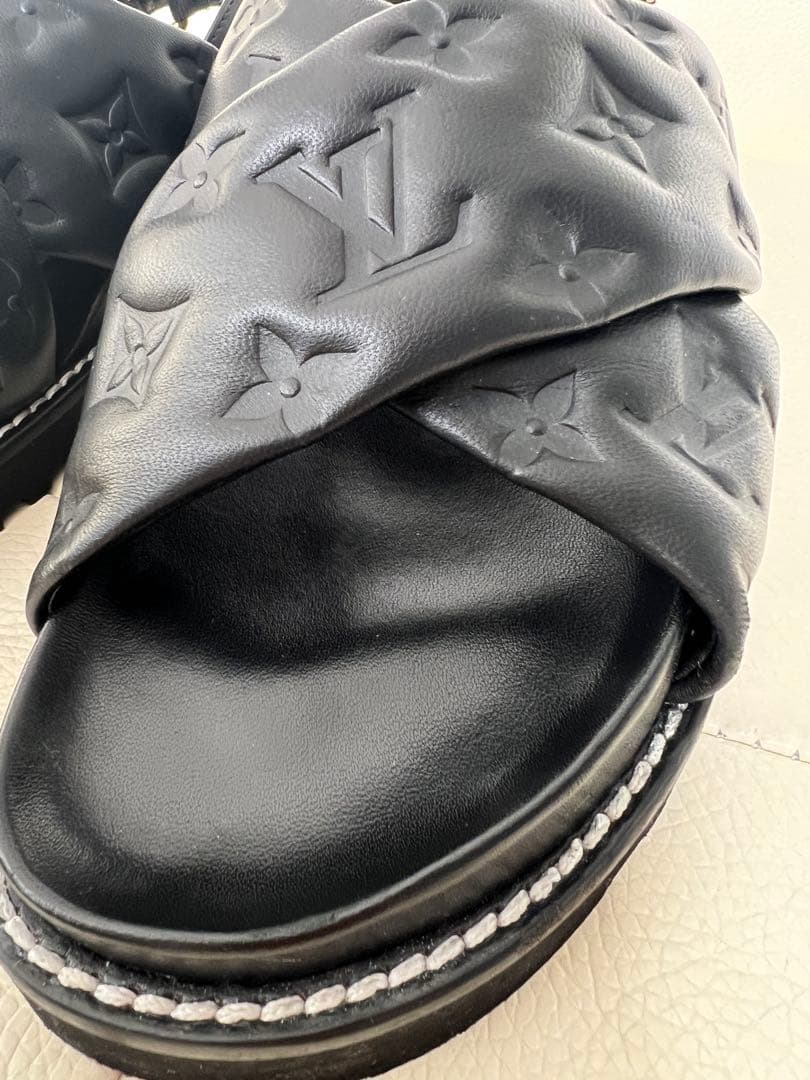Louis Vuitton サンダル 極美品 未使用に近い 黒 サイズ３７.５