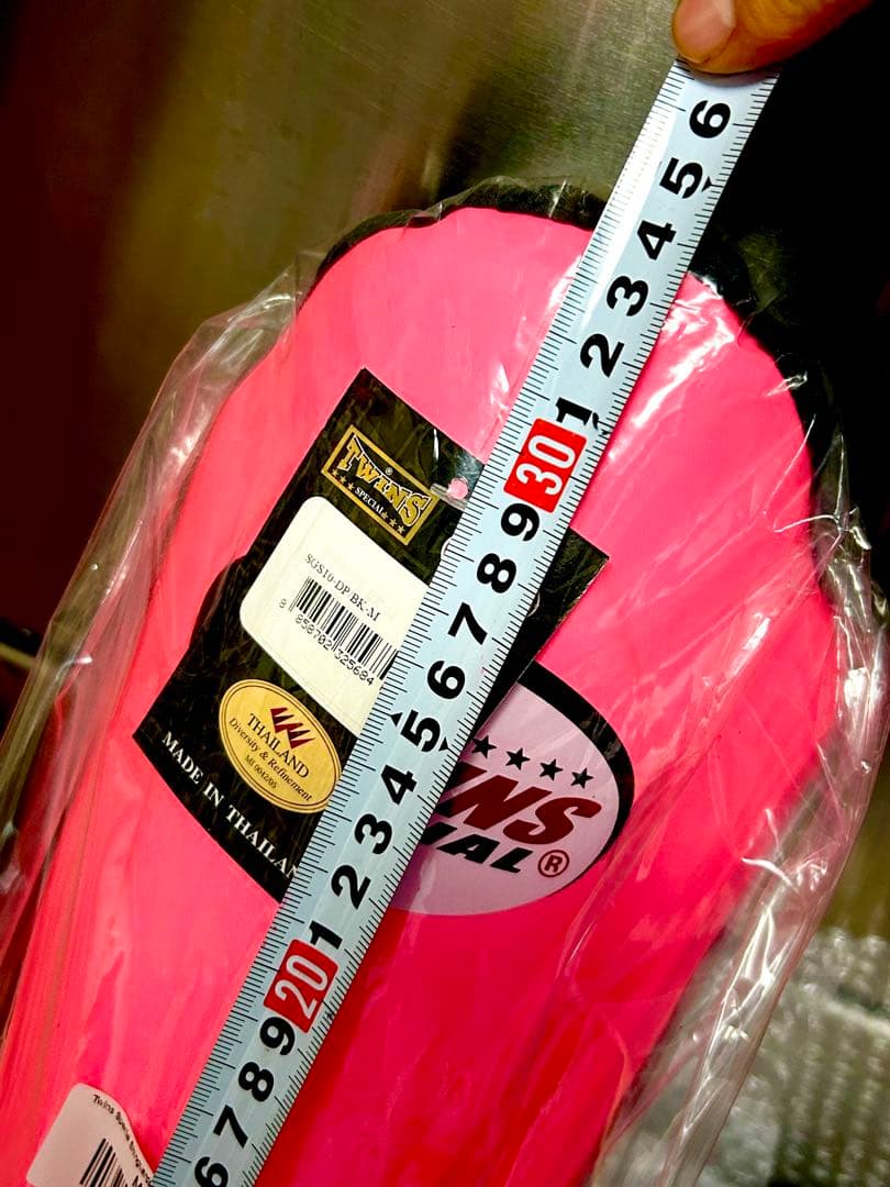 女性に人気 蛍光ピンク M 軽量 レガース ツインズ twins 脛当て