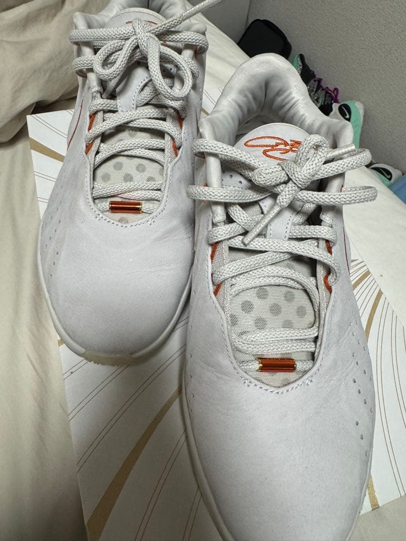 LEBRON XXI。EP 9.5 US ホワイト/オレンジ