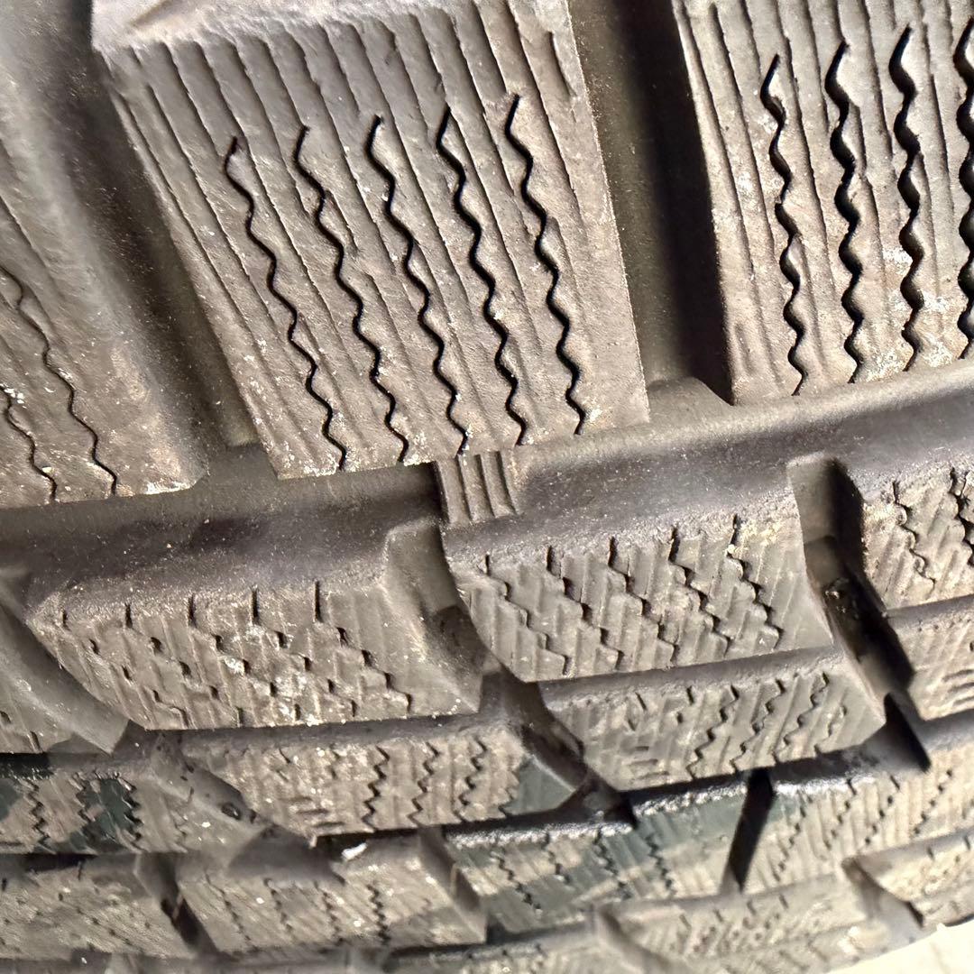 ランドクルーザープラド　スタッドレス　残7〜8割　265/65r17 引取限定