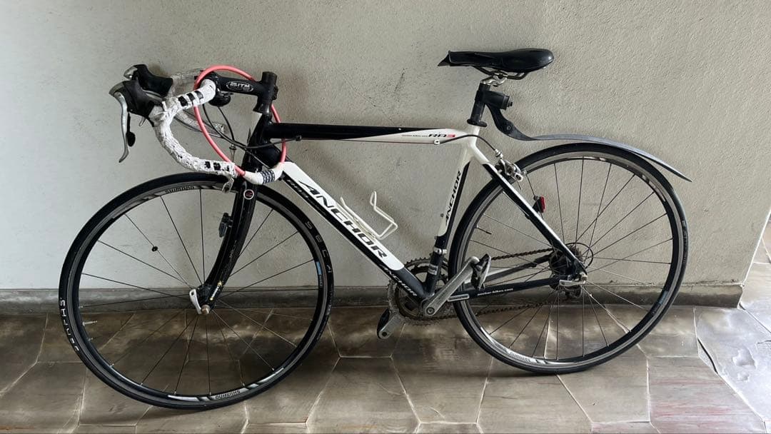 自転車　本体　アンカー　ロードバイク　競輪　ホワイト　ブラック