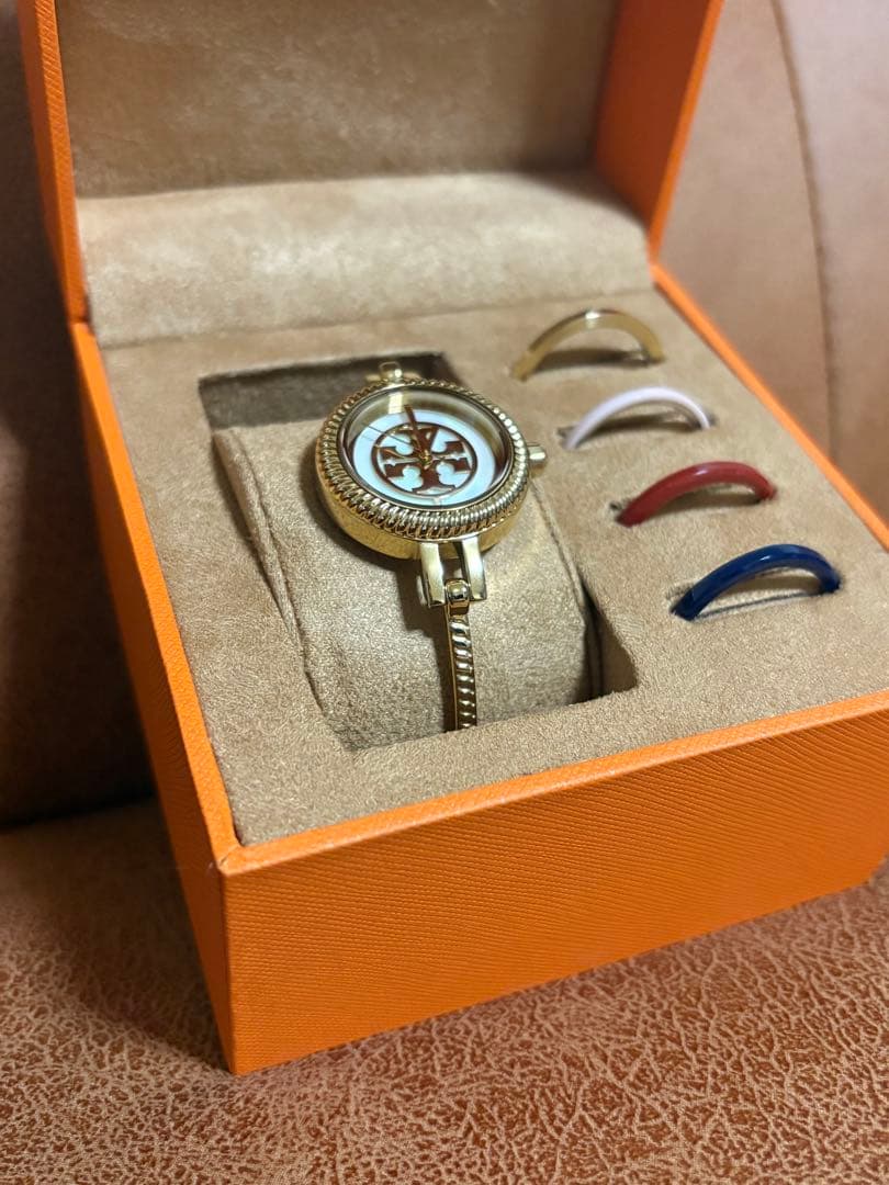 TORY BURCH ゴールドラウンドフェイス時計