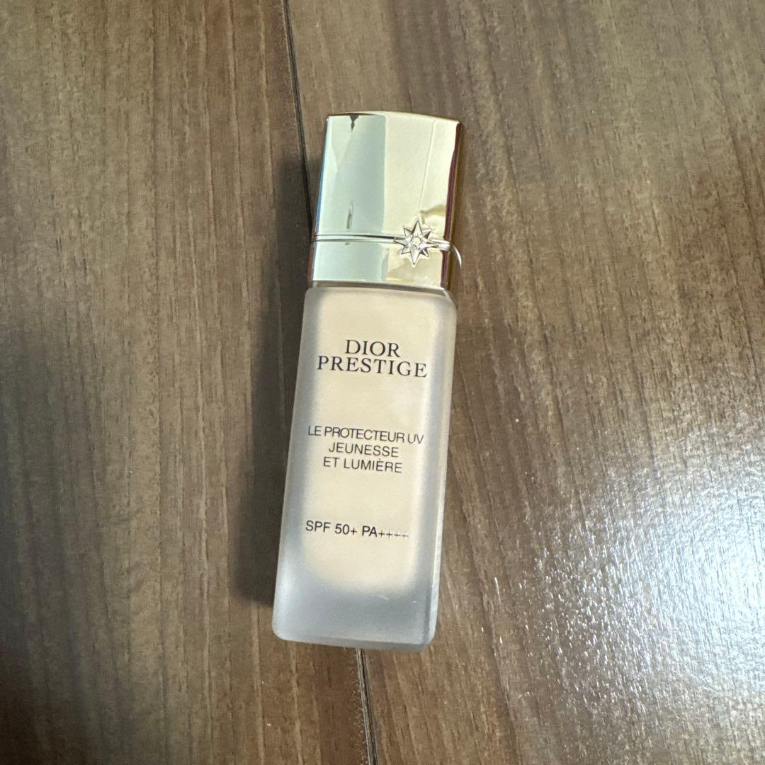 新品 ディオール プレステージ ホワイト ルプロテクターUVルミエールbb 00