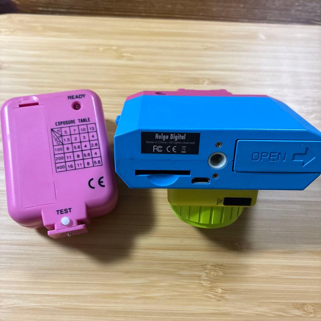 Holga Digital トイカメラ ピンク・ブルー