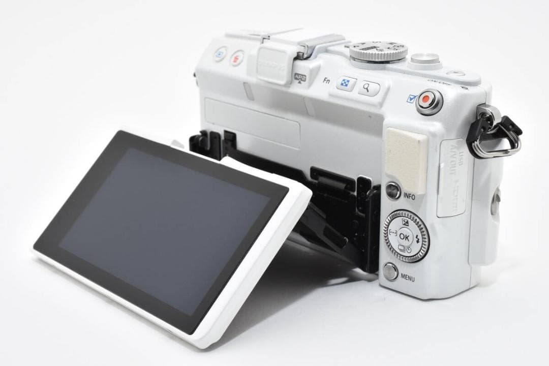 【良品】OLYMPUS PEN Lite E-PL6 【手振れ補正良好】