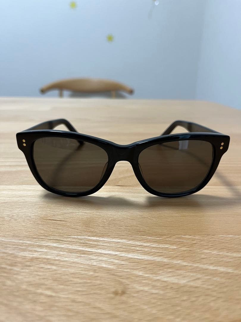 YELLOW PLUS ブラックサングラス