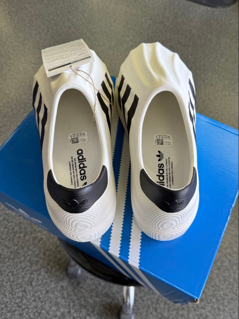 値下げしました　アディダス　adiFOM SST アディフォーム　27.0cm