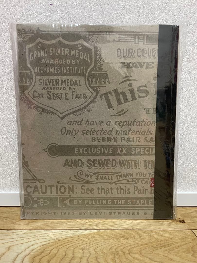 This is a pair of levi’s 洋書　リーバイス