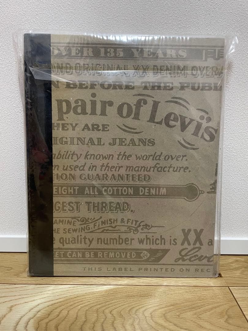 This is a pair of levi’s 洋書　リーバイス