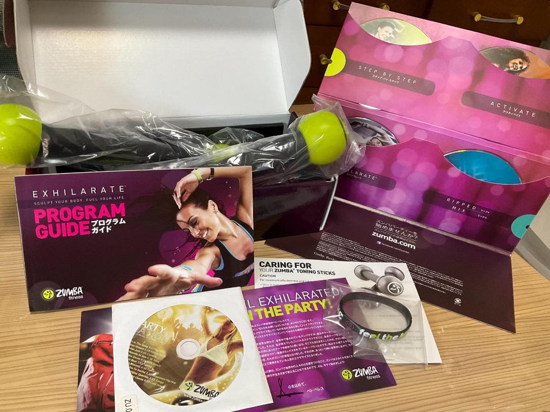 ZUMBA☆ボディシェイプアップシステム☆DVD４枚とCD、トーニングスティック