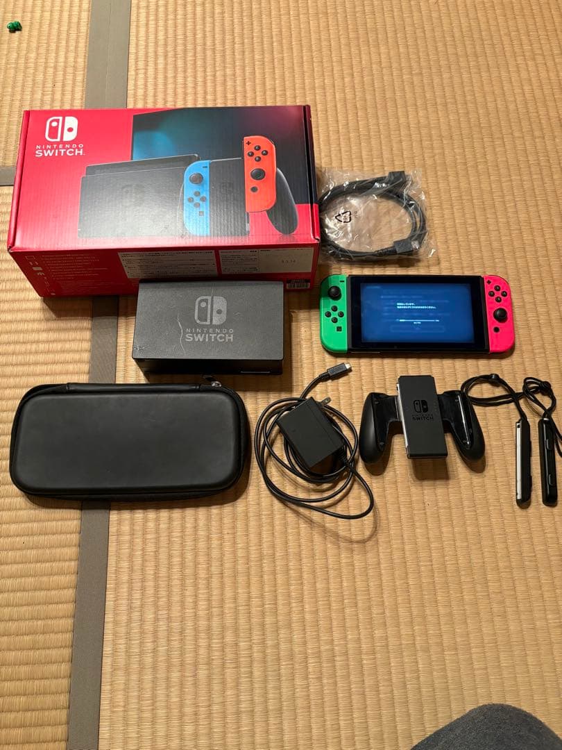 Nintendo Switch 本体 グリーン/ピンク　⚠️ネジ欠損有り(写真)