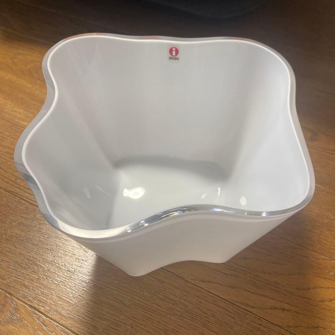 花びら型ホワイト花器 中型