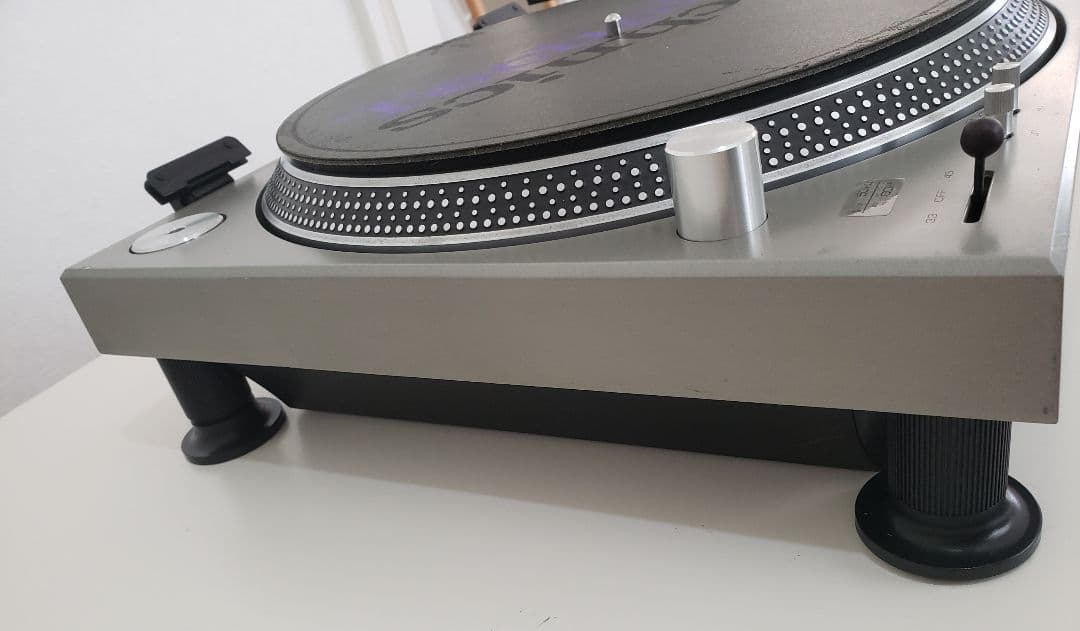 Technics SL-1200 ターンテーブル