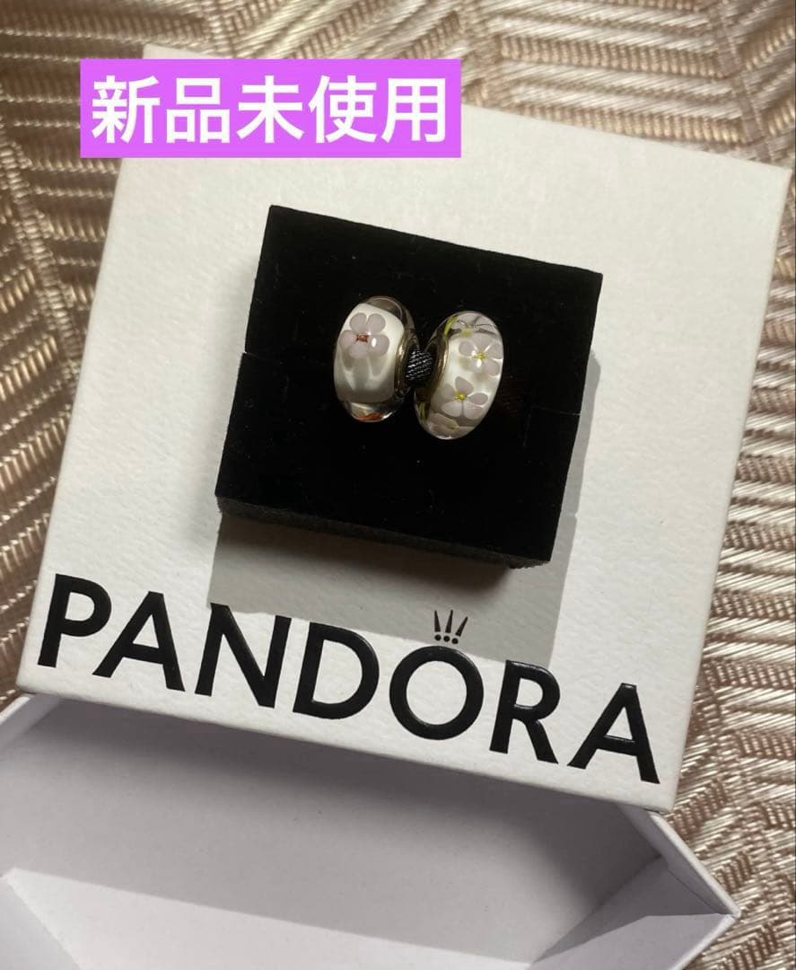 新品未使用　Pandora フラワー柄 ビーズチャーム