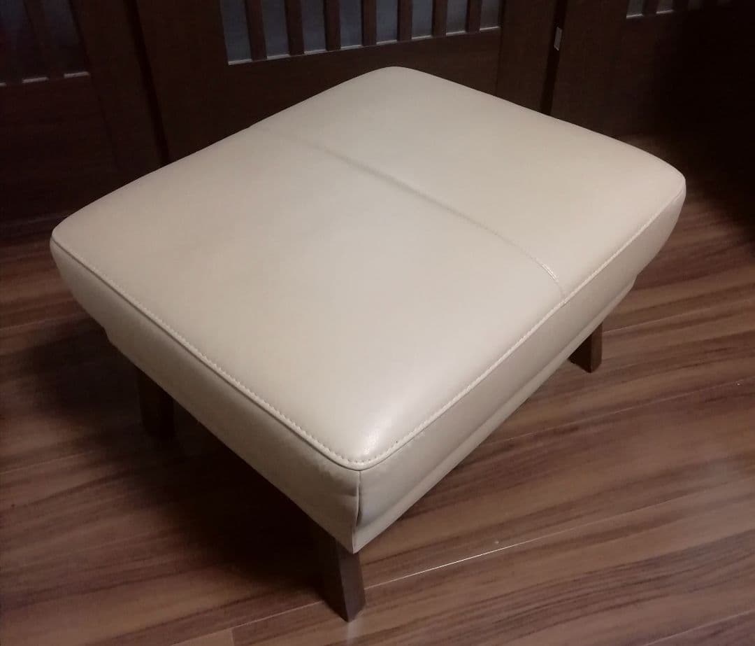 ★可愛いわん様のオットマン★　カリモク　オットマン　　ZU バフ