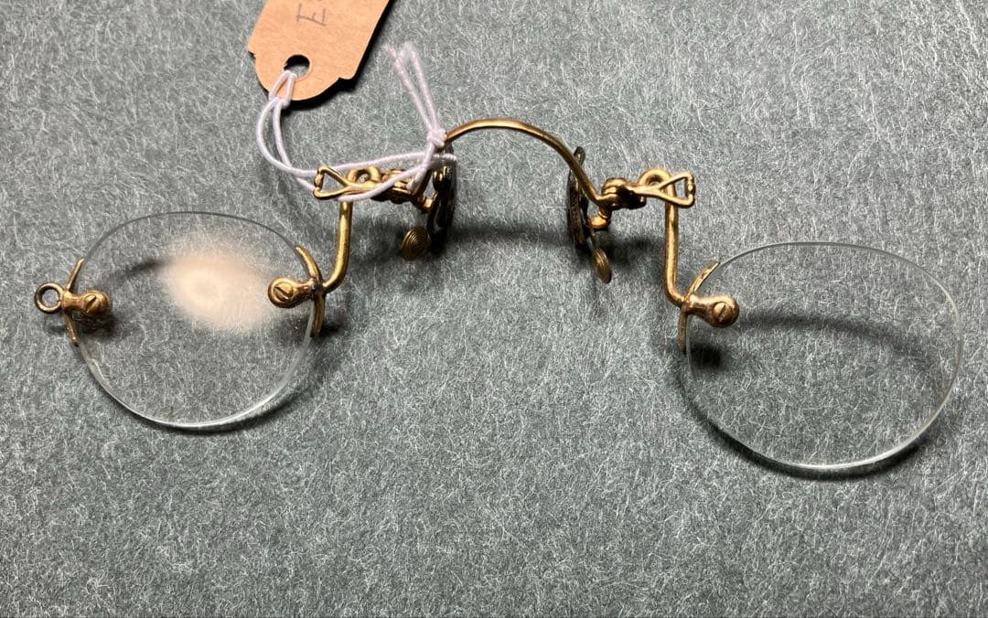 【E425】非常に古いヴィンテージフィンチ眼鏡　唯一無二の形状