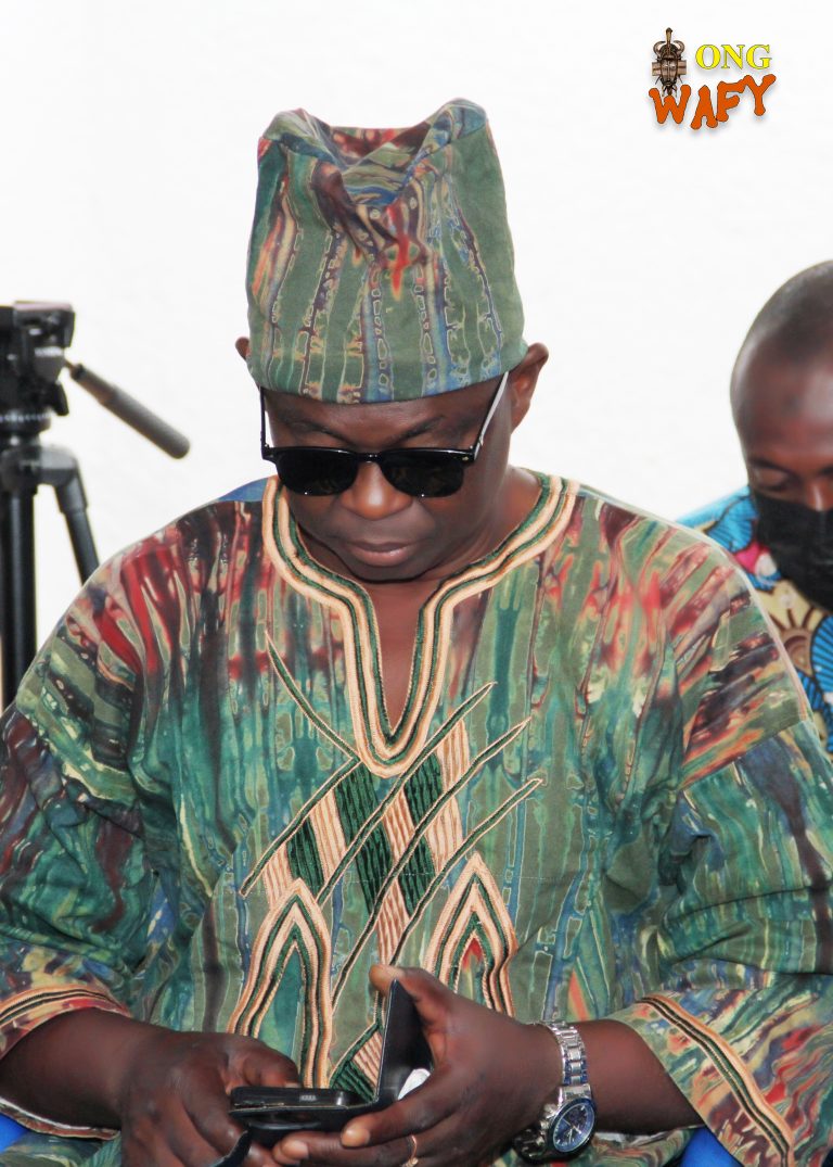 Notable en tenue traditionnelle