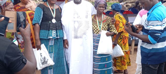 🎶 Reconnaissance à 13 grands artistes sénoufo lors du parrainage de l’association BINKADI à Séhenakaha 🎶 Reconnaissance à 13 grands artistes sénoufo lors du parrainage de l’association BINKADI à Séhenakaha